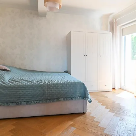 Laurent Apartman *
